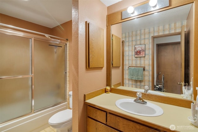 19524 Echo Lake Pl N Unit A-402, Shoreline, WA 98133 - full bath featuring vanity, bath / shower combo with glass door, and wallpapered walls