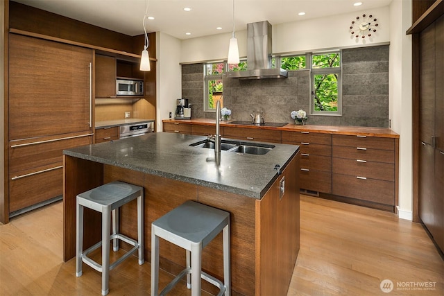 5115 NE Latimer Pl, Seattle, WA 98105 - kitchen with island exhaust hood, tasteful backsplash, modern cabinets, and recessed lighting