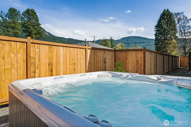135 Main St E, Packwood, WA 98361 - view of swimming pool with a hot tub and a mountain view