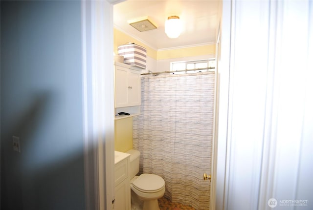 130 S 108th Pl, Seattle, WA 98168 - full bathroom featuring crown molding, a shower with curtain, and vanity