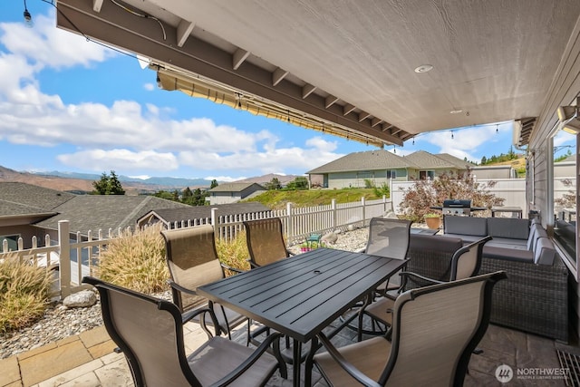 2615 N Baker Ave, East Wenatchee, WA 98802 - fenced backyard featuring outdoor dining area, an outdoor living space, and a patio