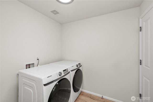 7526 148th Pl SE, Snohomish, WA 98296 - laundry room featuring washing machine and dryer and light wood-style floors
