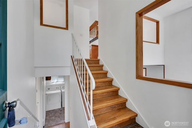 34716 4th Pl S, Federal Way, WA 98003 - stairway with washer and clothes dryer