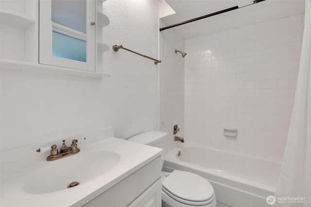 34716 4th Pl S, Federal Way, WA 98003 - full bath featuring shower / tub combo with curtain and vanity