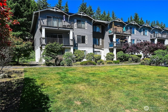 8021 234th St SW Unit 211, Edmonds, WA 98026 - view of front facade featuring a front lawn