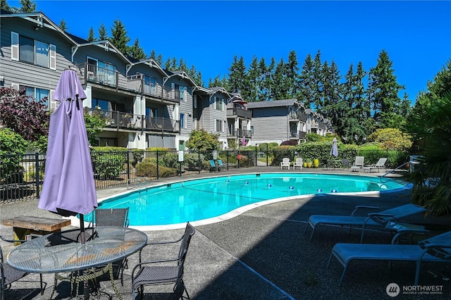 8021 234th St SW Unit 211, Edmonds, WA 98026 - community pool with a patio area