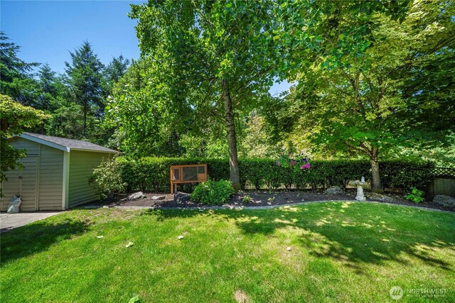 5625 Elizabeth Ave SE, Auburn, WA 98092 - view of yard featuring a storage shed