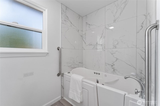 2112 S Crestmont Dr, Moses Lake, WA 98837 - full bath featuring a tub to relax in and baseboards