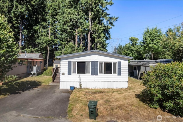 7138 Englewood Dr SE Unit 32, Olympia, WA 98513 - view of front of home with a front lawn