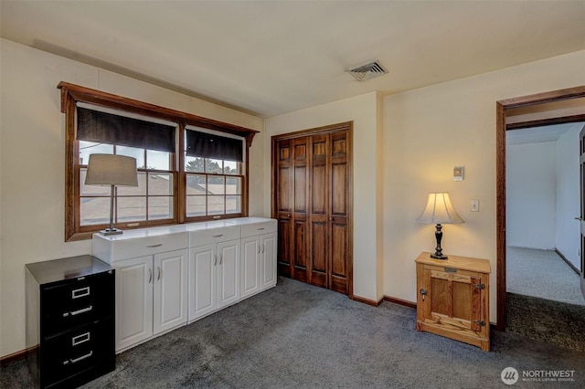 1609 Russell St, Wenatchee, WA 98801 - entryway featuring dark carpet and baseboards