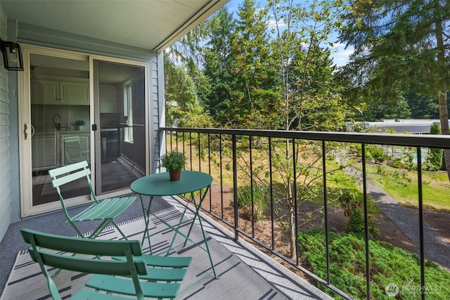 4635 W Lake Sammamish Pkwy SE Unit G206, Issaquah, WA 98027 - view of balcony