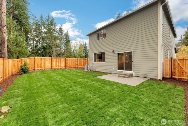 13701 60th Ave E, Edmonds, WA 98026 - back of property with a patio area and a fenced backyard