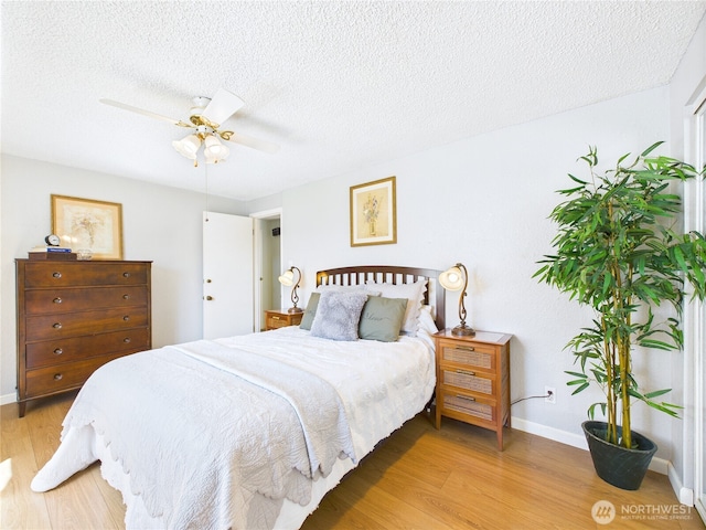 1006 E Harrison St, Tacoma, WA 98404 - bedroom featuring light wood-style floors, a textured ceiling, and a ceiling fan