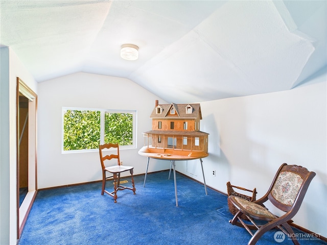 1006 E Harrison St, Tacoma, WA 98404 - living area featuring lofted ceiling and carpet floors
