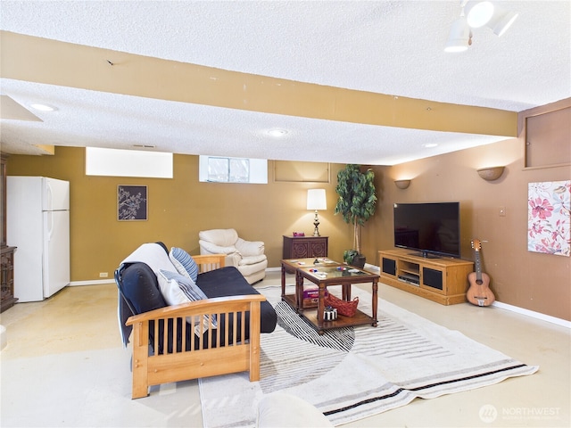 1006 E Harrison St, Tacoma, WA 98404 - living room featuring a textured ceiling