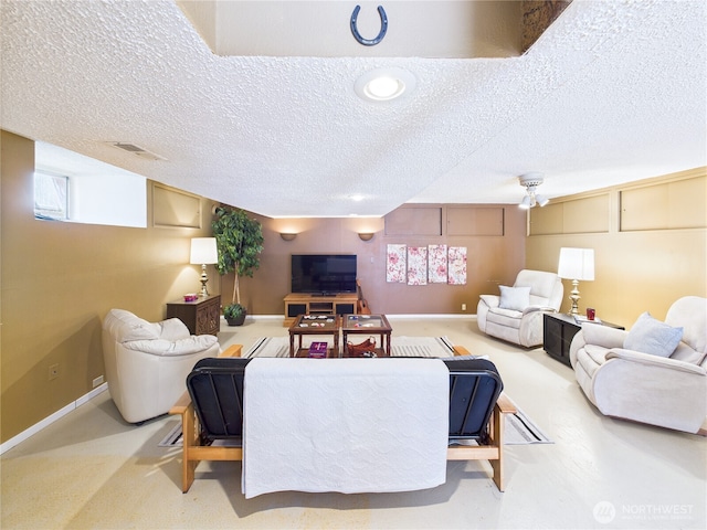 1006 E Harrison St, Tacoma, WA 98404 - living area featuring a textured ceiling and baseboards