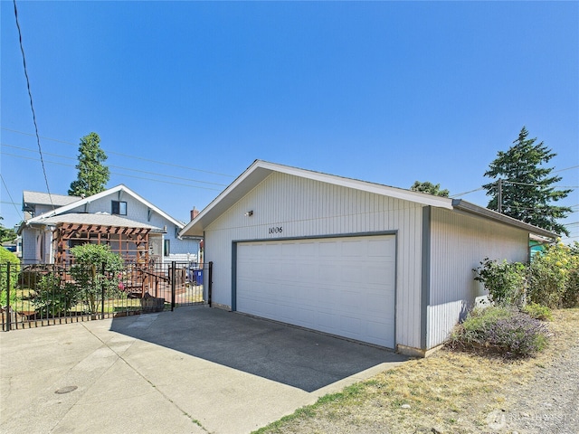 1006 E Harrison St, Tacoma, WA 98404 - view of detached garage
