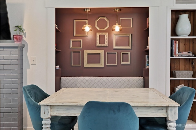 4907 Pinewood Cir, Langley, WA 98260 - dining area with breakfast area and built in features
