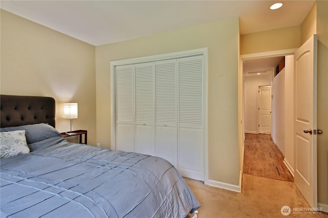 4907 Pinewood Cir, Langley, WA 98260 - bedroom featuring a closet, light carpet, and recessed lighting