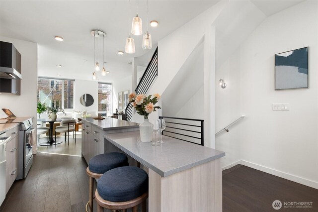 410A 10th Ave E, Seattle, WA 98102 - kitchen featuring electric stove, modern cabinets, dark wood finished floors, light countertops, and recessed lighting