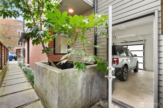 410A 10th Ave E, Seattle, WA 98102 - property entrance featuring brick siding