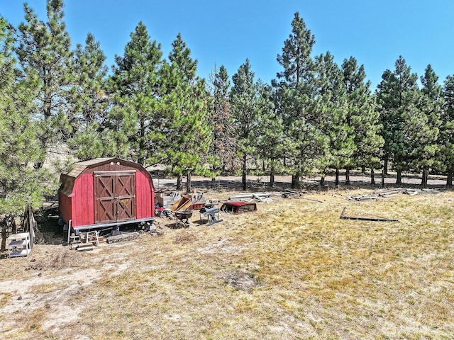 55 Mott Rd, Lyle, WA 98635 - view of yard featuring a storage shed and view of wooded area