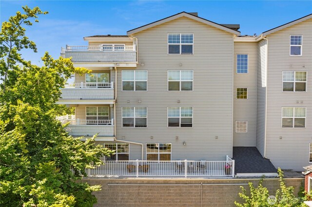 2820 E Madison St Unit 204, Seattle, WA 98112 - back of property