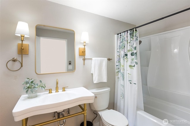 110 Victoria View St, Sequim, WA 98382 - full bathroom featuring toilet and shower / bath combo with shower curtain