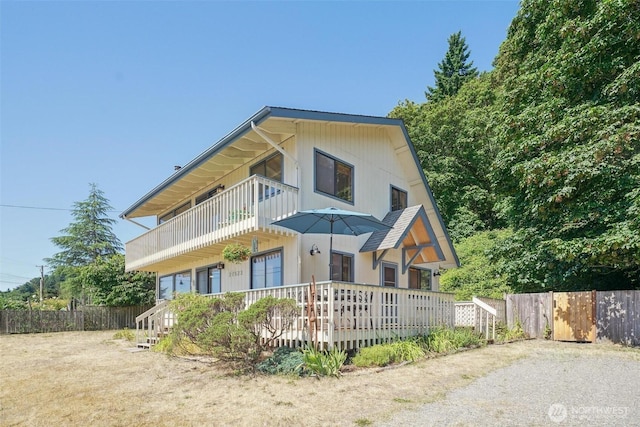 27523 SW Sandy Shores Dr, Vashon, WA 98070 - view of front facade with a balcony