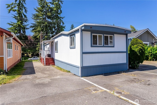 5920 200th St SW Unit 37, Lynnwood, WA 98038 - manufactured / mobile home featuring uncovered parking