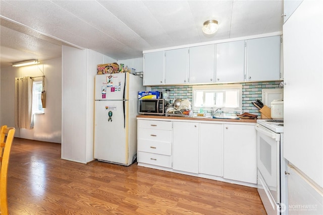 5920 200th St SW Unit 37, Lynnwood, WA 98038 - kitchen with white appliances, light wood finished floors, decorative backsplash, and light countertops