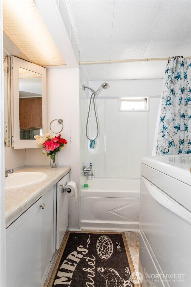 5920 200th St SW Unit 37, Lynnwood, WA 98038 - full bathroom with vanity and shower / bath combo