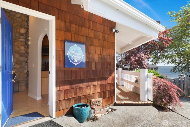 6926 Holeman Ave, Blaine, WA 98230 - property entrance