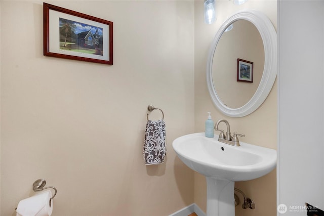 7709 NE 170th St, Kenmore, WA 98028 - bathroom with baseboards