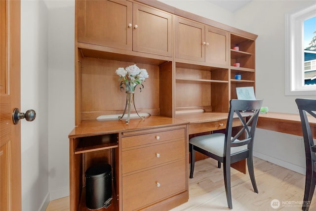 7709 NE 170th St, Kenmore, WA 98028 - office area with built in study area