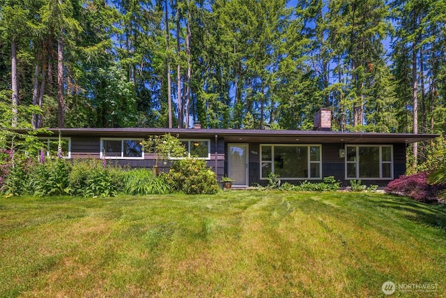 4006 147th Pl, Bellevue, WA 98006 - ranch-style home featuring a chimney and a front yard