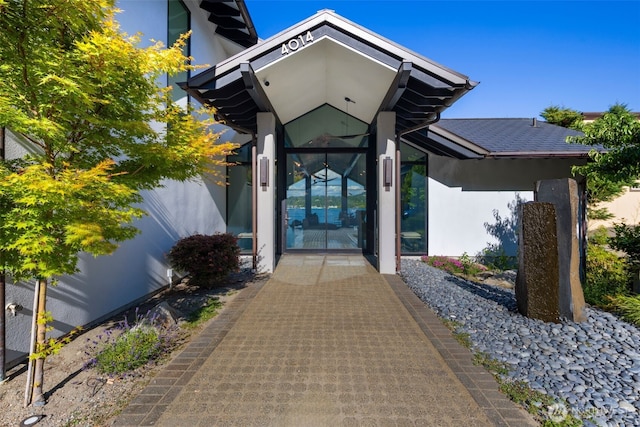 4014 E Mercer Way, Mercer Island, WA 98040 - entrance to property with stucco siding