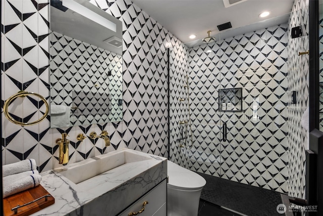 4014 E Mercer Way, Mercer Island, WA 98040 - full bath featuring vanity, tile walls, recessed lighting, and tiled shower