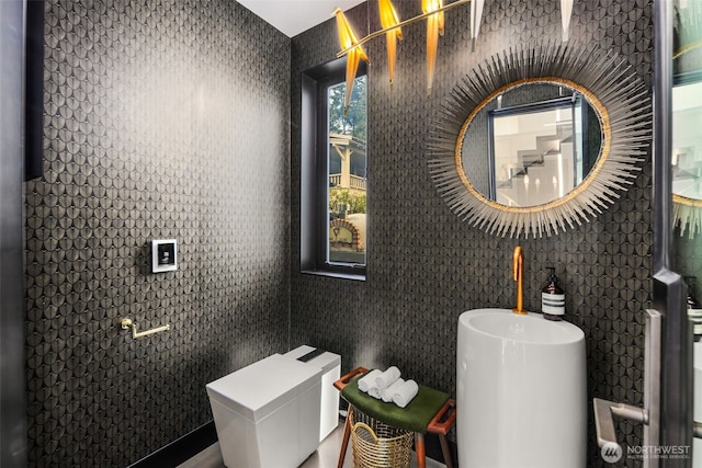 4014 E Mercer Way, Mercer Island, WA 98040 - half bathroom featuring toilet