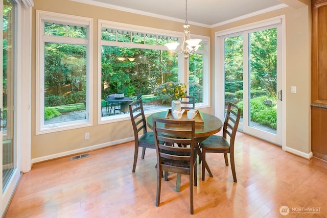 13695 NE 32nd Pl, Bellevue, WA 98005 - dining area featuring a chandelier, light wood-type flooring, and crown molding