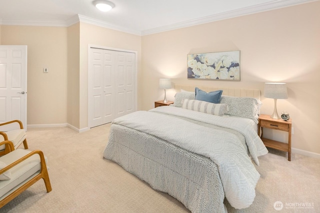 13695 NE 32nd Pl, Bellevue, WA 98005 - bedroom with carpet, crown molding, and a closet