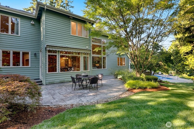 13695 NE 32nd Pl, Bellevue, WA 98005 - rear view of property with a patio area, a lawn, and an outdoor pool