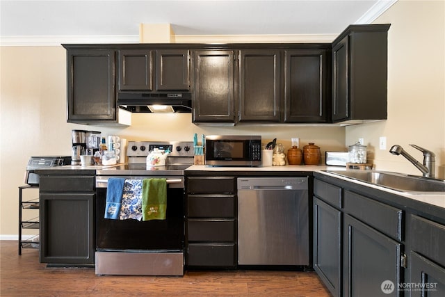 438 Washington Blvd Unit 3, Algona, WA 98001 - kitchen featuring appliances with stainless steel finishes, under cabinet range hood, dark wood finished floors, and light countertops