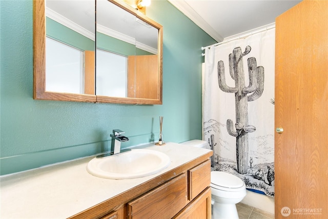 438 Washington Blvd Unit 3, Algona, WA 98001 - full bath featuring crown molding, vanity, and a shower with curtain