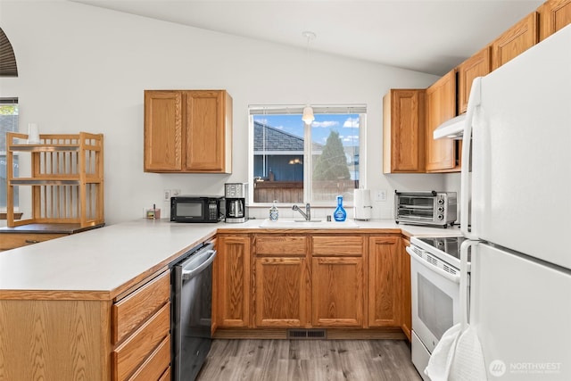 1346 Chatham Dr SE, Olympia, WA 98513 - kitchen featuring white appliances, lofted ceiling, a peninsula, light wood finished floors, and light countertops