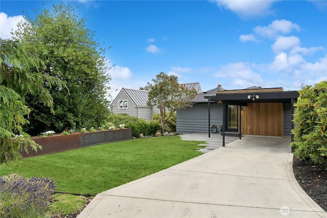 2626 W Lynn St, Seattle, WA 98199 - view of green lawn with driveway and a carport