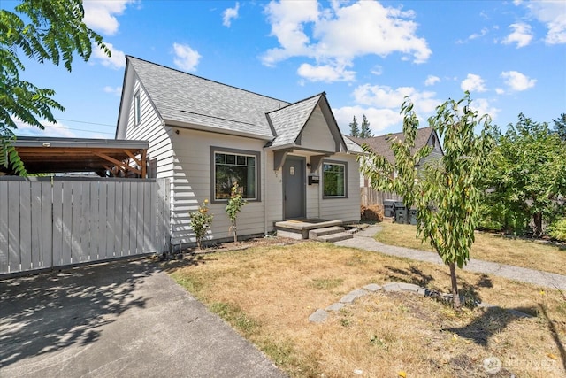 7012 S Warner St, Tacoma, WA 98409 - view of front of house featuring roof with shingles and a front yard