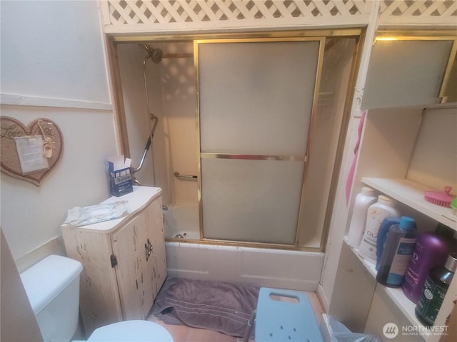 35806 1st Ave S, Federal Way, WA 98003 - full bathroom featuring toilet and bath / shower combo with glass door