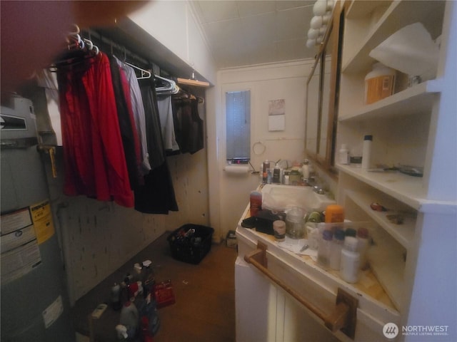 35806 1st Ave S, Federal Way, WA 98003 - walk in closet featuring electric water heater and a sink