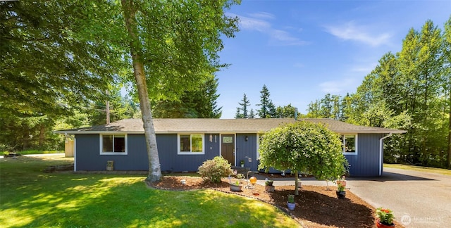 5215 Richmond Cres, Blaine, WA 98230 - ranch-style house featuring a front yard